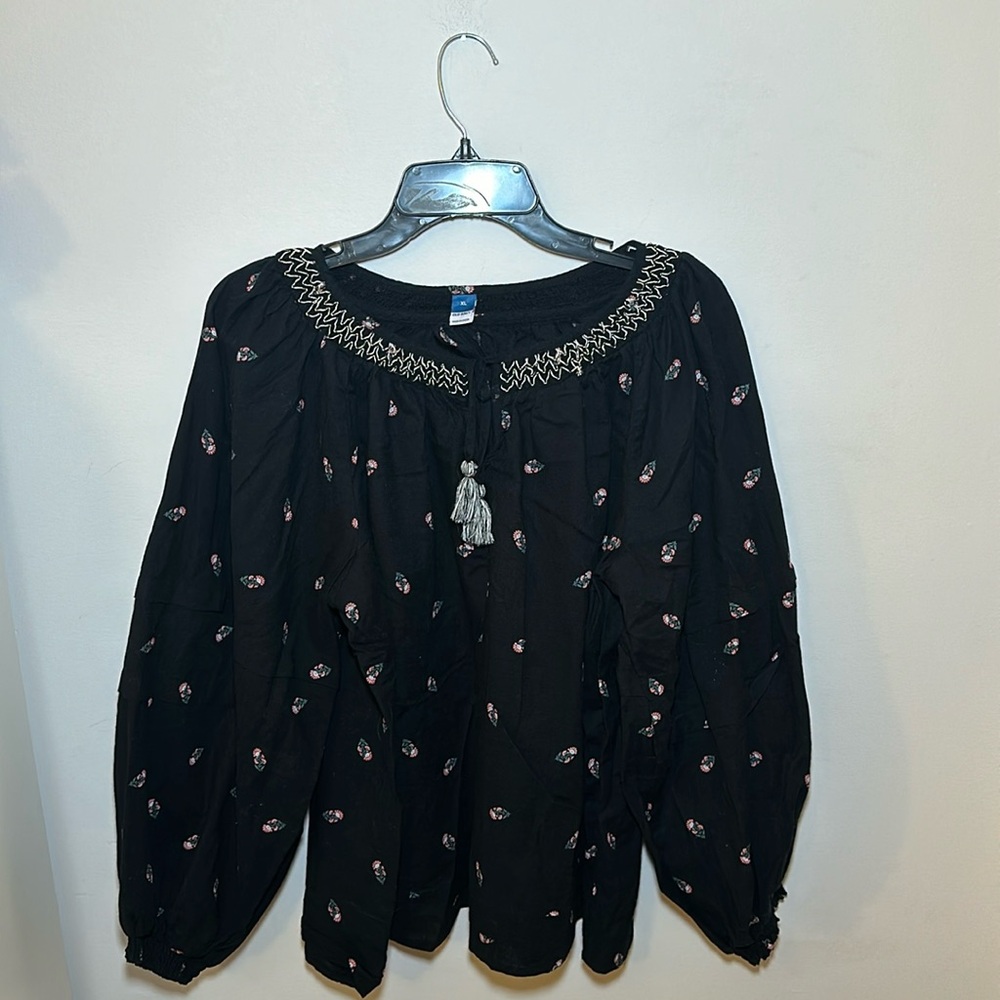 Old Navy Black long- sleeve blouse w/ pink daisy design